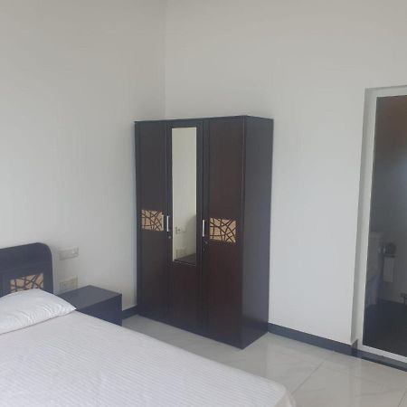 Beach Mount Apartment Дехивала-Маунт-Лавиния Экстерьер фото